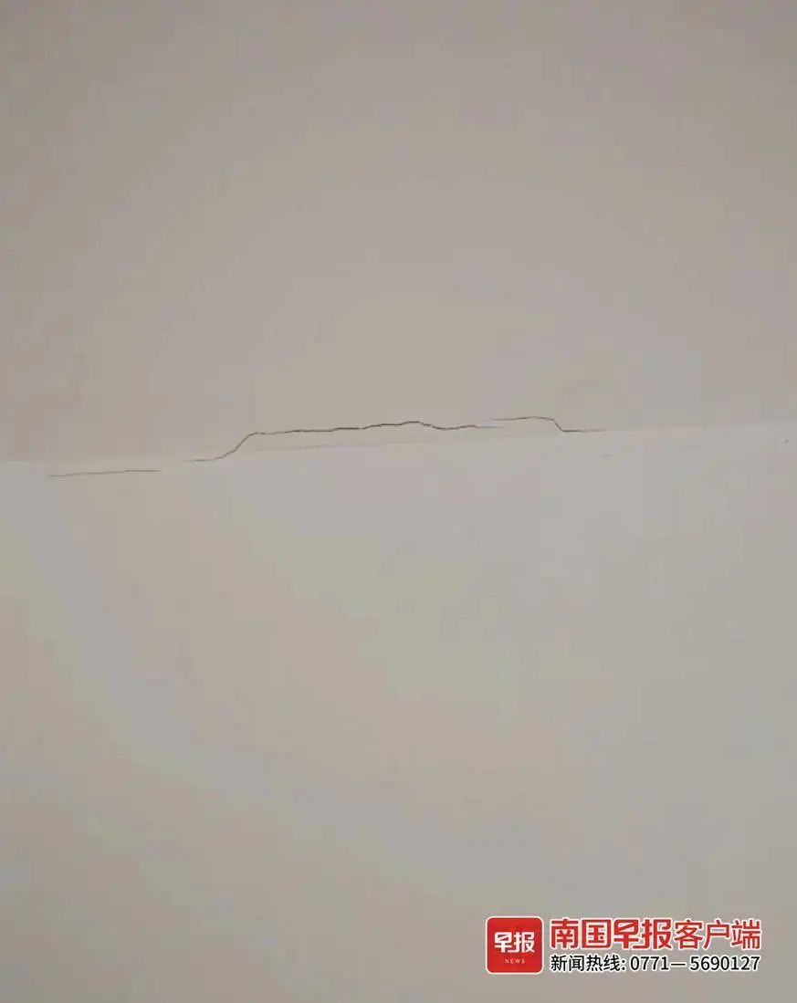 DƬ